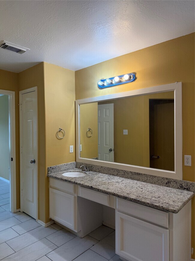 Building Photo - 5111 Caymus Dr