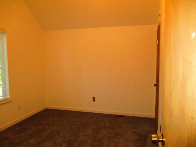 Building Photo - 33124 E Lake Holm Dr SE