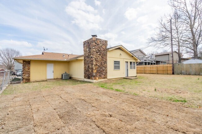 Building Photo - Bright and clean 3 bedroom home!