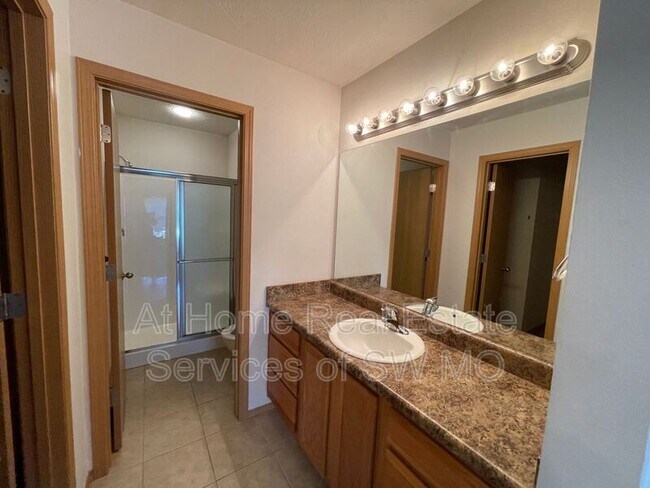 Building Photo - 1145 N Northwood