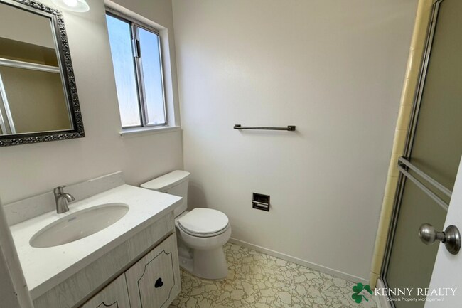 Building Photo - Large Updated 5 Bedroom Home in San Mateo ...