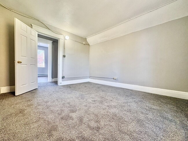 Building Photo - 1033 Oak St