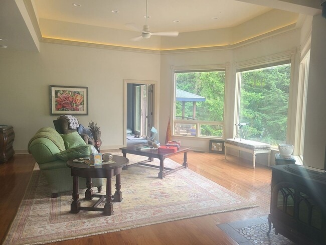 Building Photo - Beautiful West Side Home with Stunning Vie...