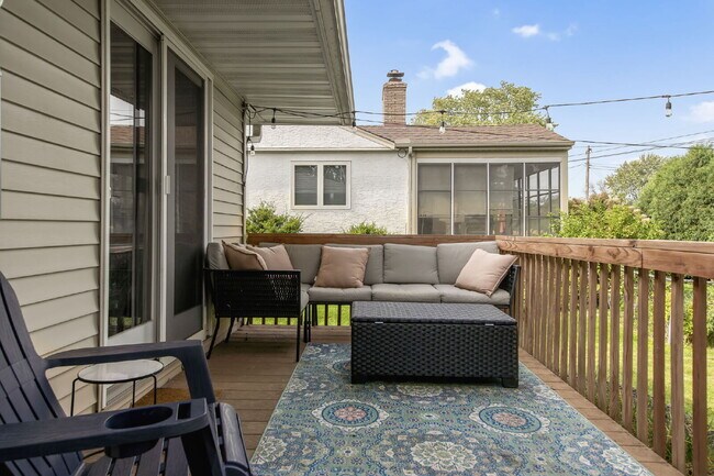 Building Photo - Gorgeous 3 Bedroom In Saint Anthony Villag...