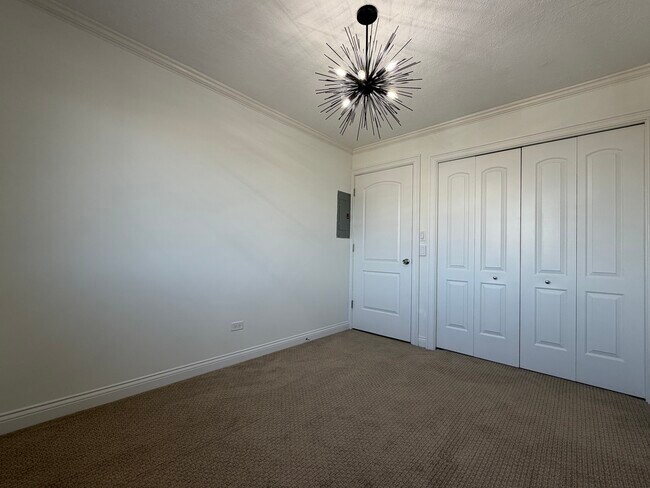 Building Photo - 5 Echo Ct