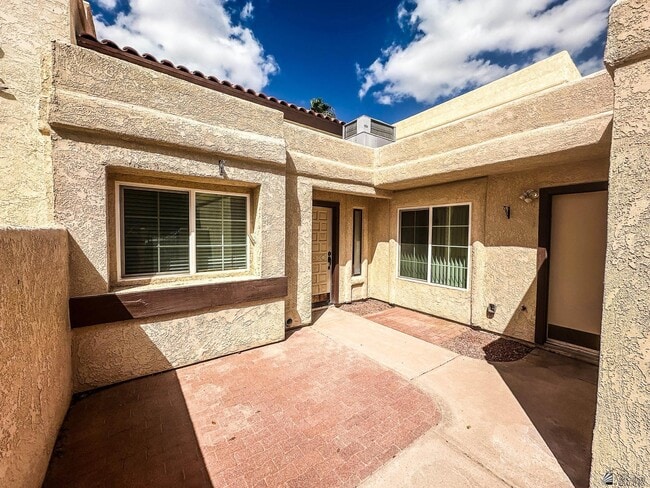 Building Photo - 10476 S Del Montes