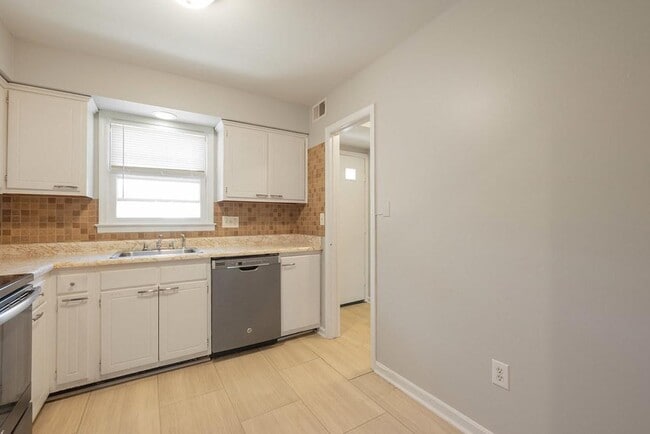 Building Photo - 1510 Presidential Dr