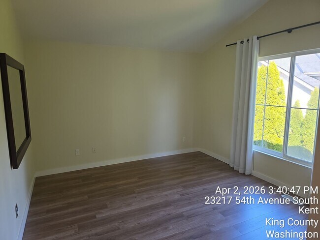 Building Photo - Kent Cypress Cove at the Lakes home - 3 bedroom 2.5 bath with 2 car garage - Available NOW.