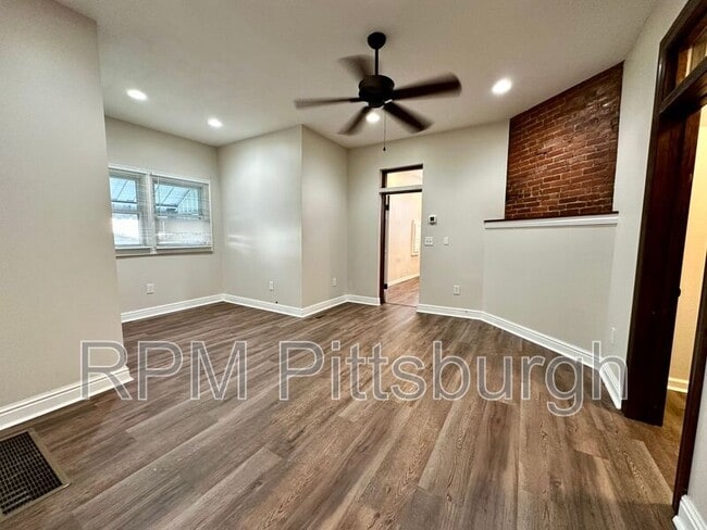 Building Photo - 2123 Sidney St