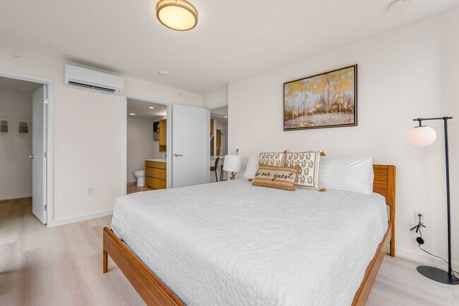 Building Photo - Sky Ala Moana (West) #3001 - Fully furnished 2 BR/2 BA/2 parking
