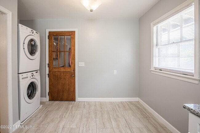 Building Photo - 6029 Clifton Ave