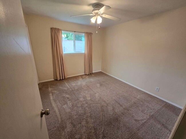 Building Photo - Spacious Home in NE Heights