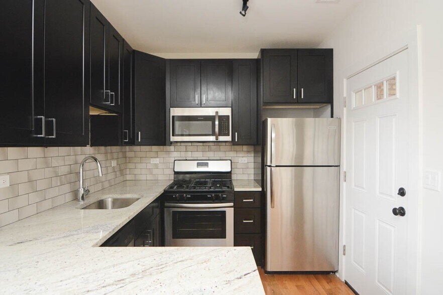 Building Photo - 2206 W Eastwood Ave