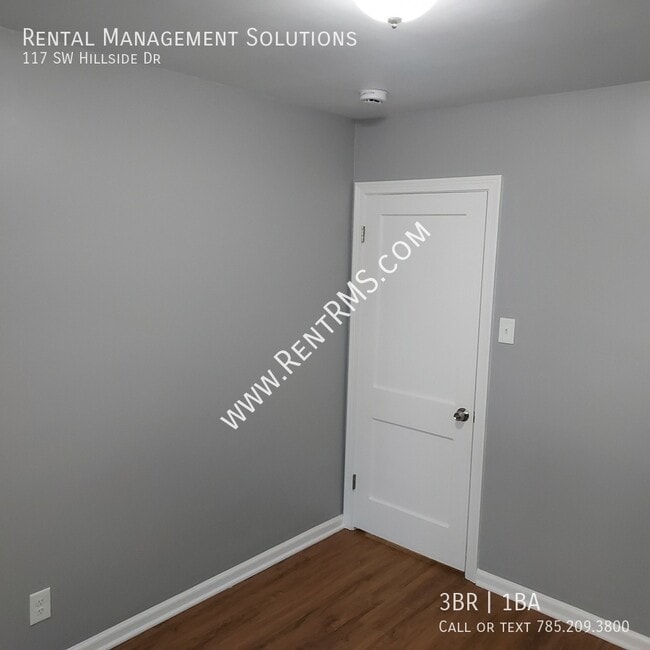 Building Photo - 117 SW Hillside Dr