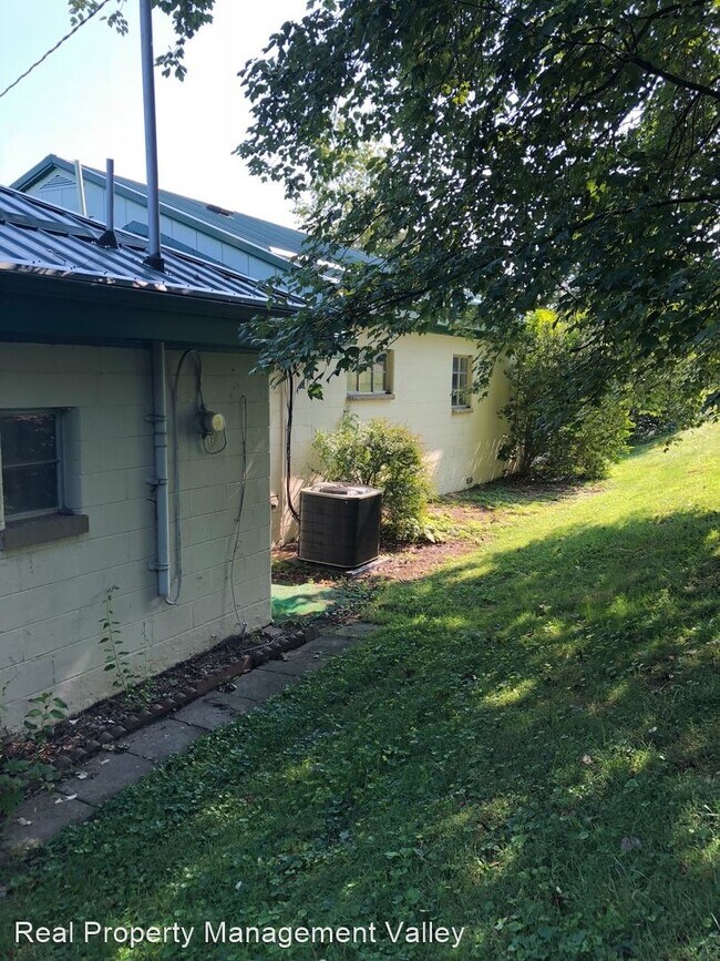 Building Photo - 2 br, 1 bath House - 8946 Teays Valley Road