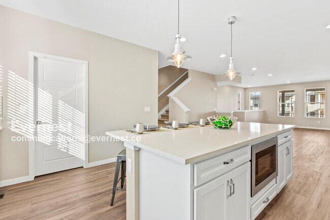 Building Photo - 8970 Southurst St