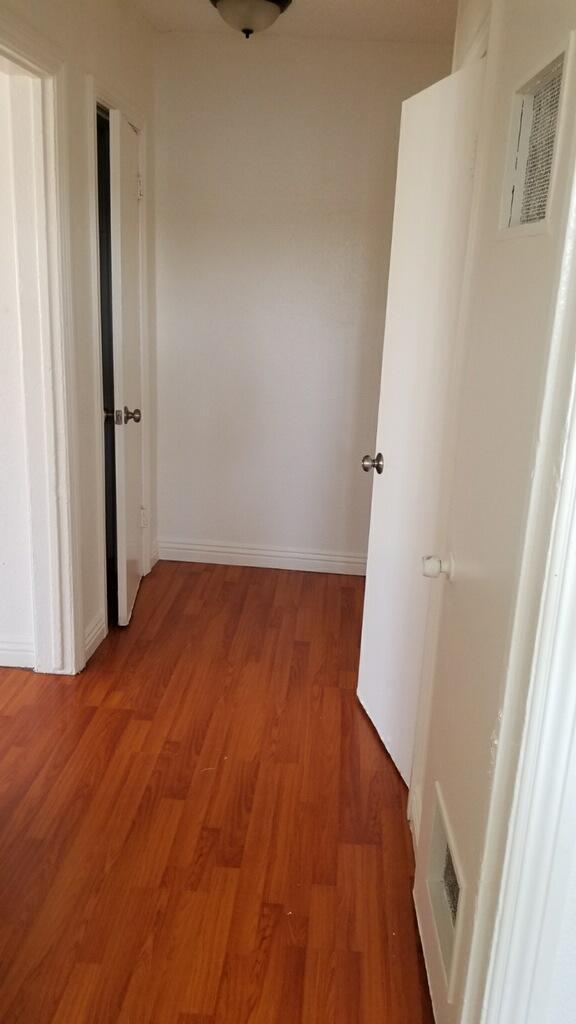 Building Photo - 10616 S Central Ave