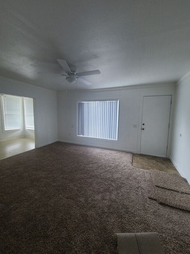 Building Photo - 2 bedroom, 1 bath downtown Dallas with yard