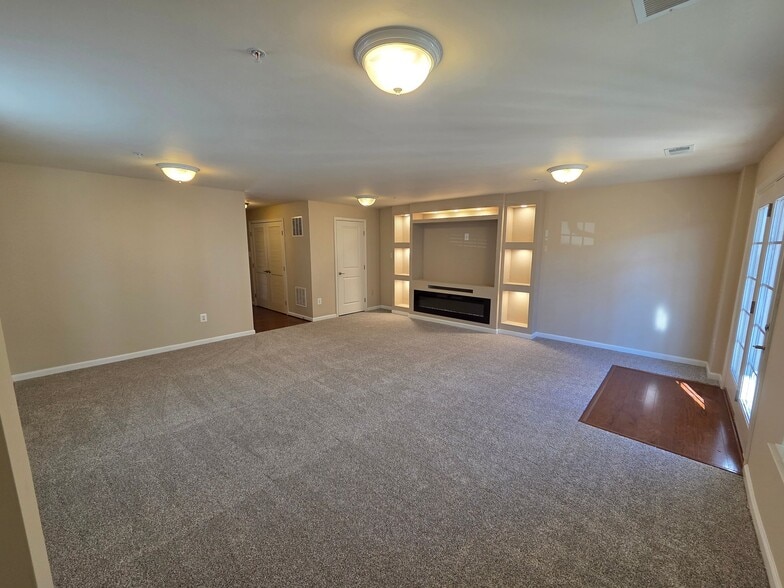 Building Photo - 5435 Double Day Ln