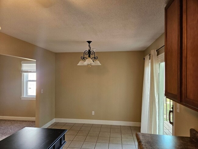 Building Photo - 3BR-1.5BA Split Level House - Washington M...