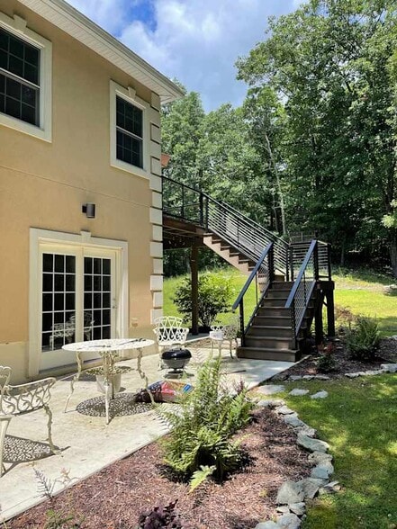 Building Photo - 20 Maple Hill Rdge