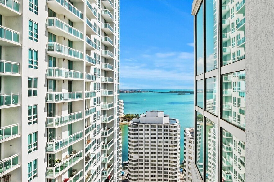 Building Photo - 951 Brickell Ave