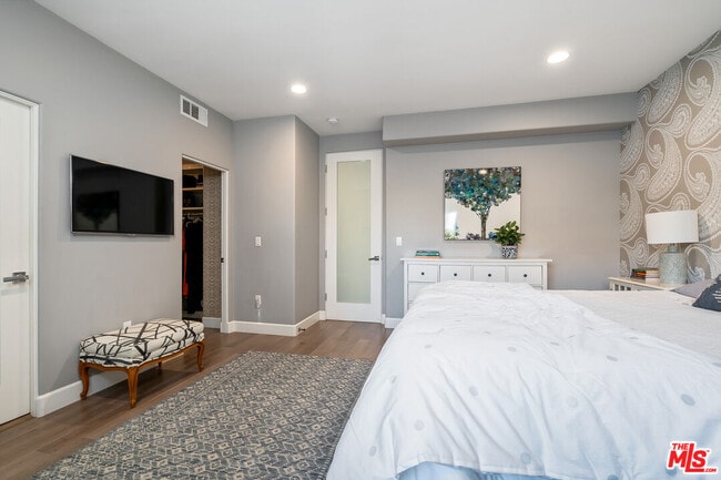 Building Photo - 1745 S Barrington Ave