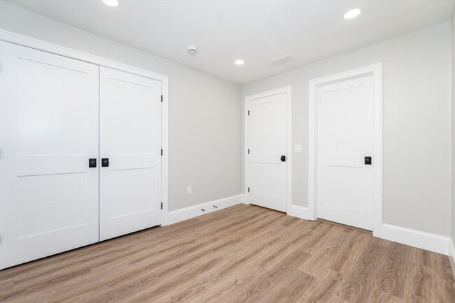 Building Photo - 20 Sheridan Ave