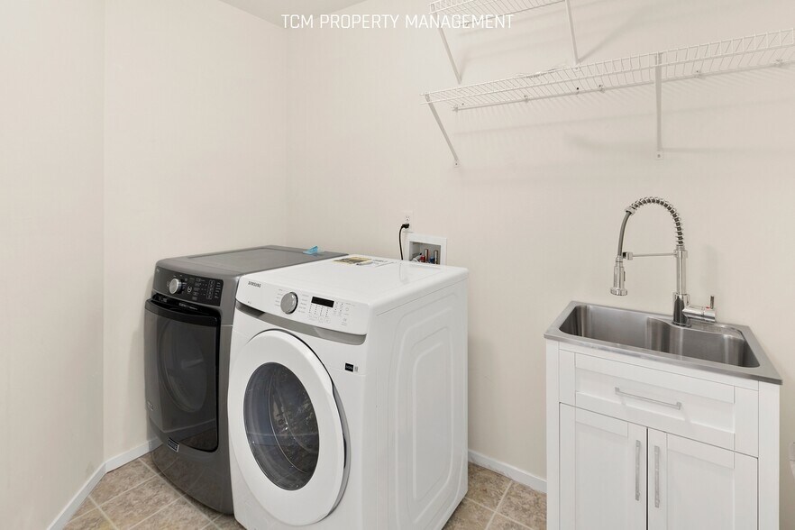 Building Photo - 6412 77th Dr NE