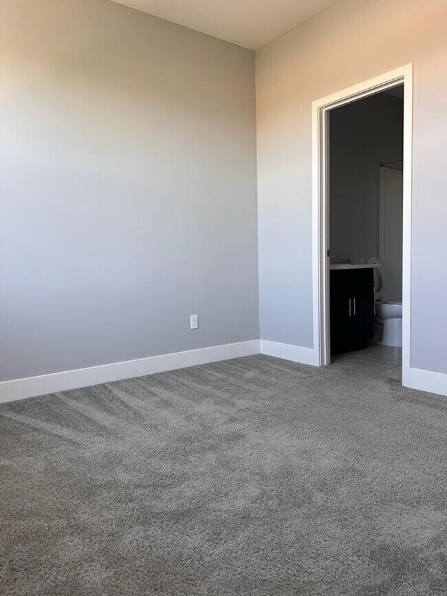 Building Photo - 1010 Mud Pie Ln