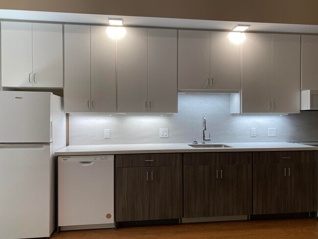 Building Photo - 83 Hanover St