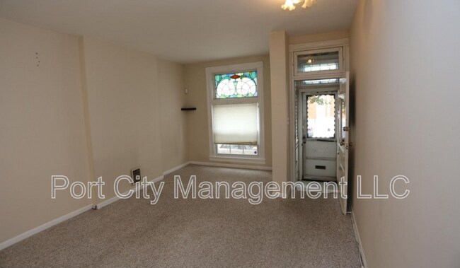 Building Photo - 715 S Linwood Ave