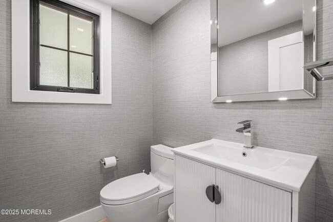 Building Photo - 325 Oakley Ave