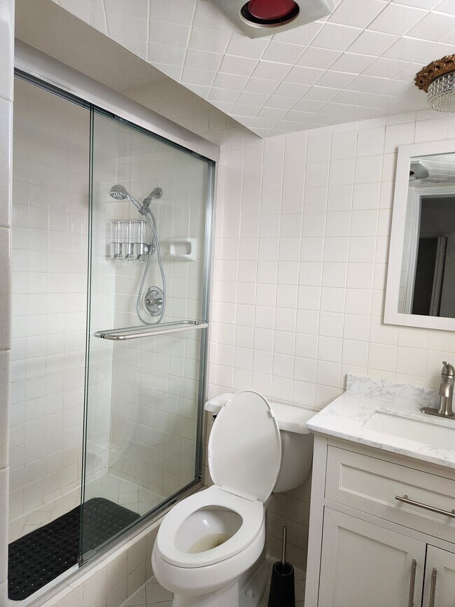 Building Photo - 2312 NE 4th St