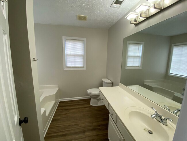 Building Photo - 4343 Grey Park Dr NE