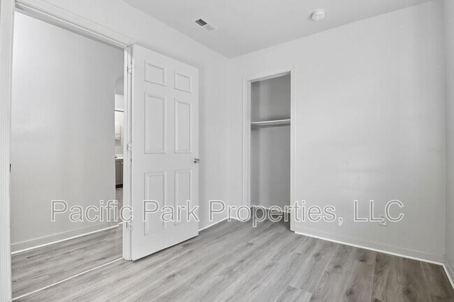 Building Photo - 502 S Holmes Ave