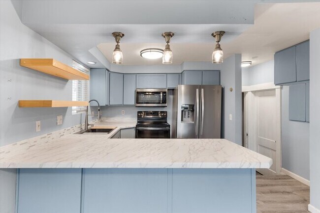 Building Photo - 657 22nd Ave