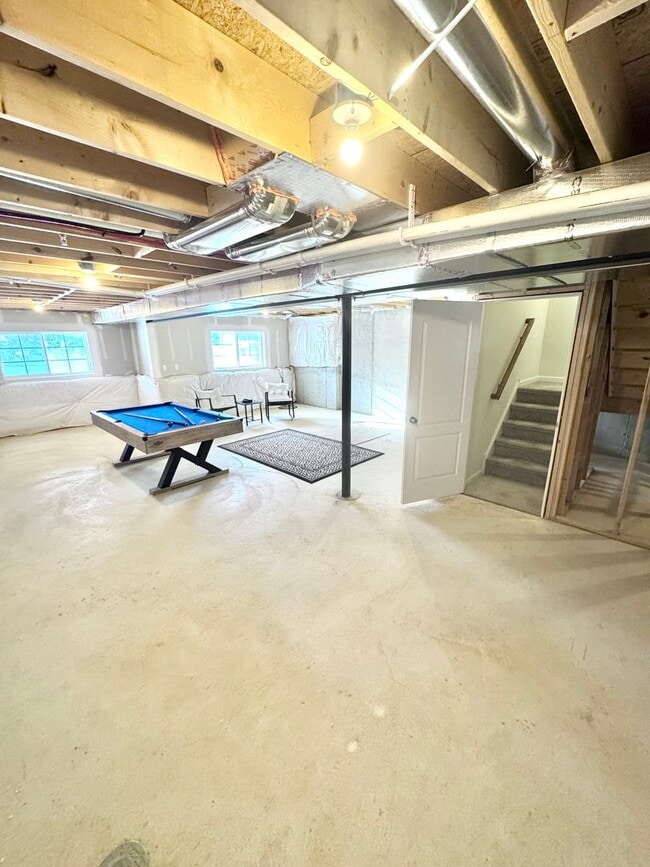 Building Photo - THREE BEDROOM TOWNHOME- PARKLAND SCHOOLS!