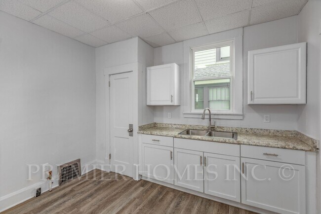 Building Photo - 3 Bedroom Home with Large Front Porch – $1,495/mo