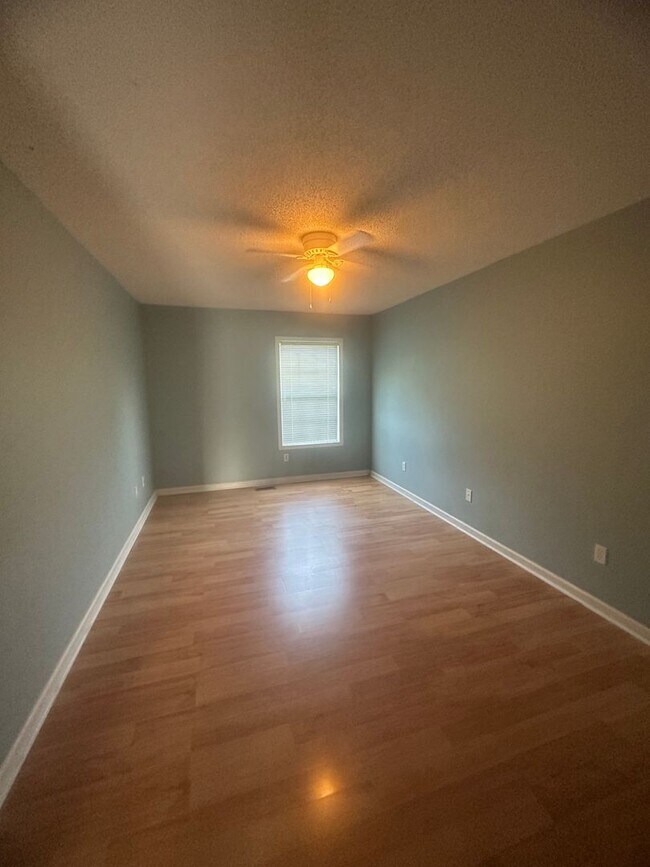 Building Photo - Dunwoody Townhomes!