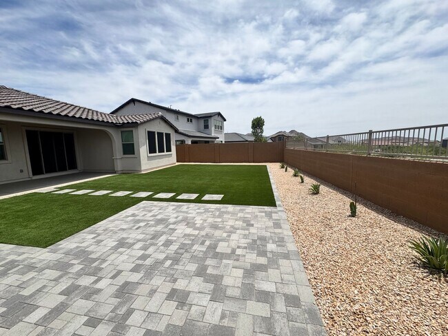 Building Photo - BRAND NEW HOME IN ALORAVITA IN PEORIA