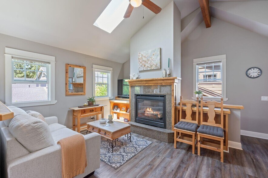 Primary Photo - 1313 NW Fort Clatsop St