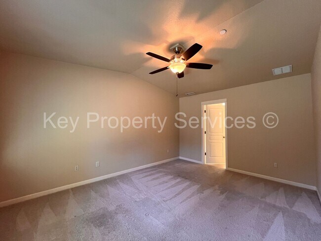 Building Photo - AVAILABLE NOW! Hazel Dell 5 Bedroom Close ...