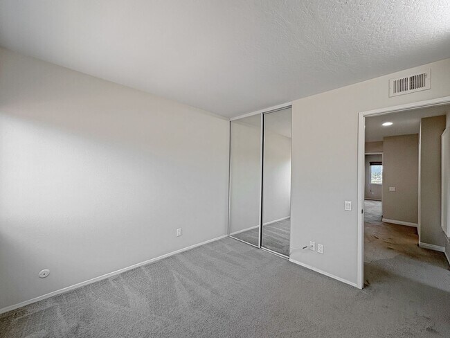 Building Photo - Spacious 4B/3BA Rancho Bernardo Home with ...