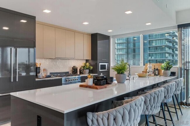 Building Photo - 525 Olive St