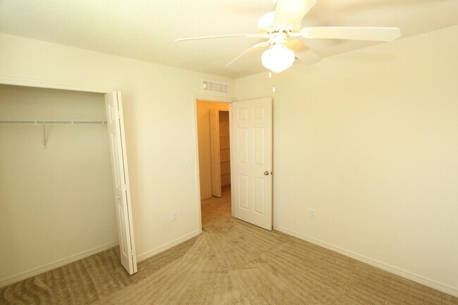 Building Photo - 1019 Wood Cv