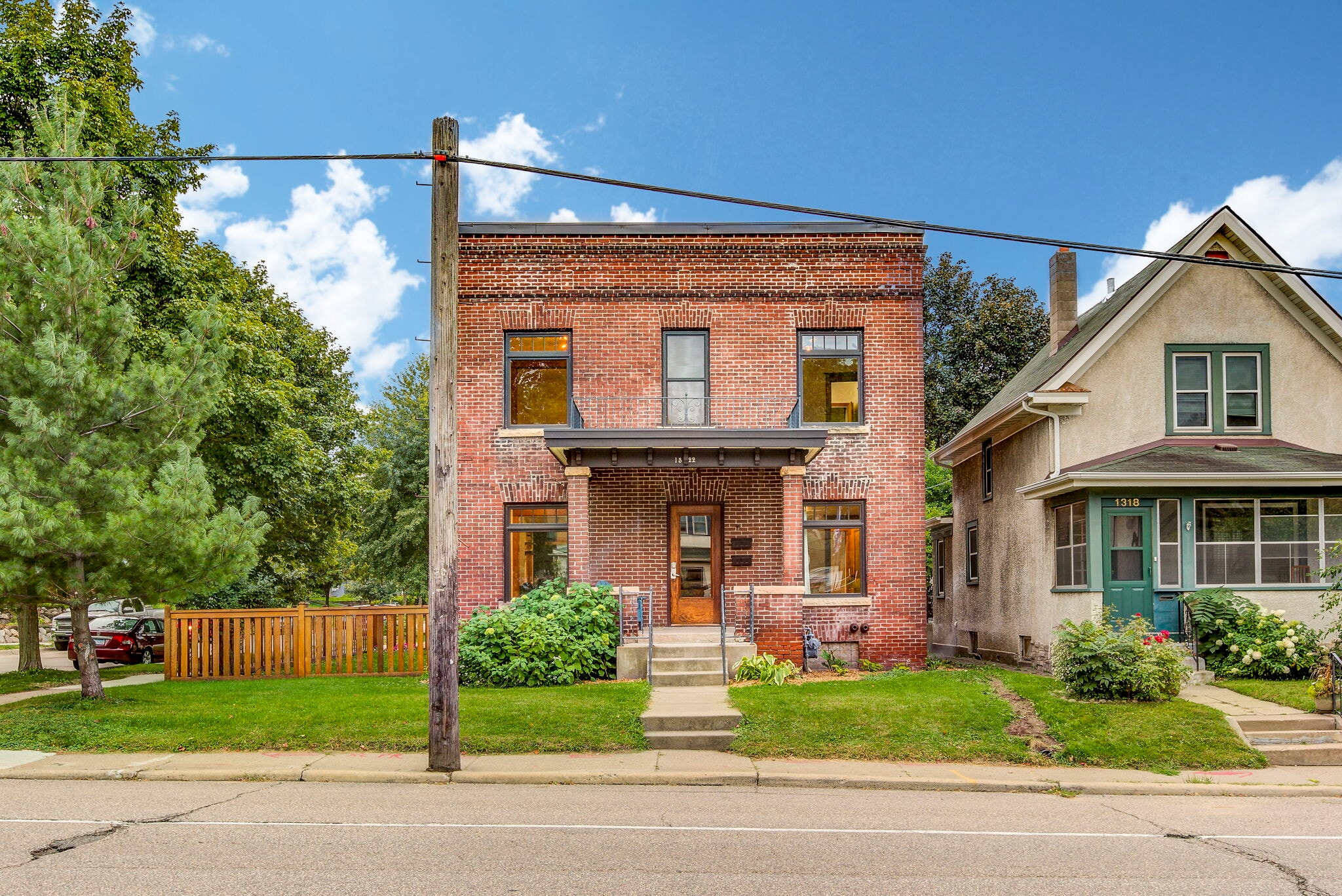 Building Photo - 1322 NE Lowry Ave