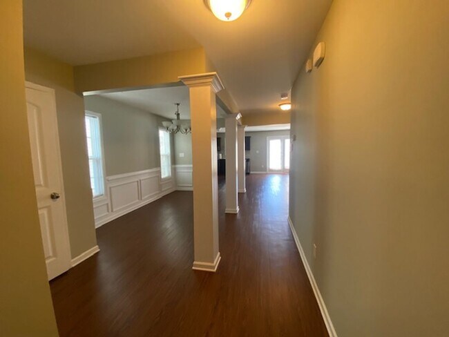 Building Photo - 238 Chloe Dr