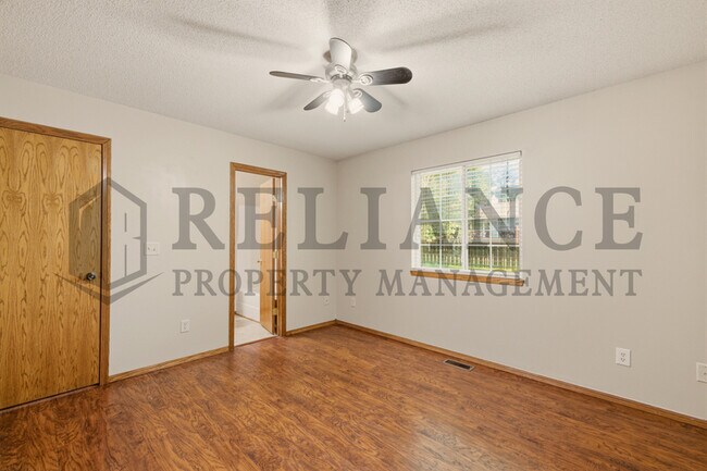 Building Photo - 2770 N Parkridge Ct