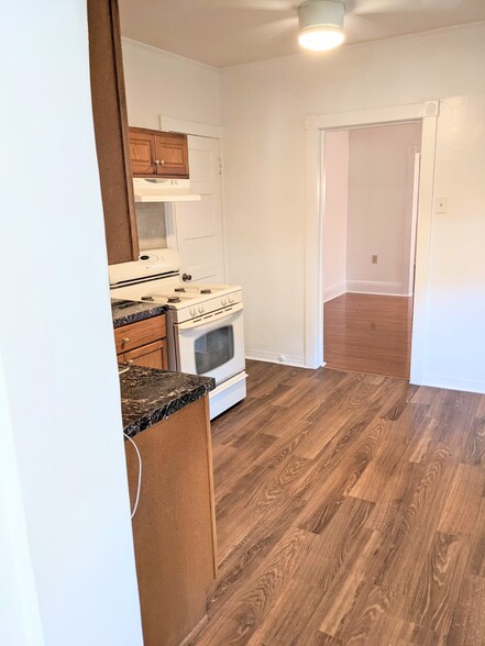 Building Photo - 612 E Morton St